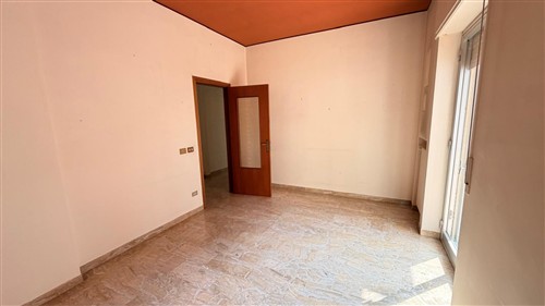 Zona Semi-Centrale, Appartamento di 4 Vani Oltre Accessori, Vano Deposito e Box Auto.